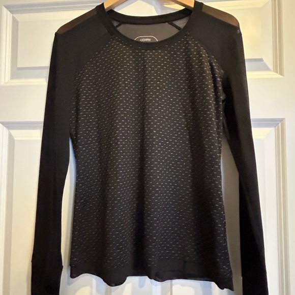 oiselle Tops - Oiselle Reflective Long Sleeve Size 10